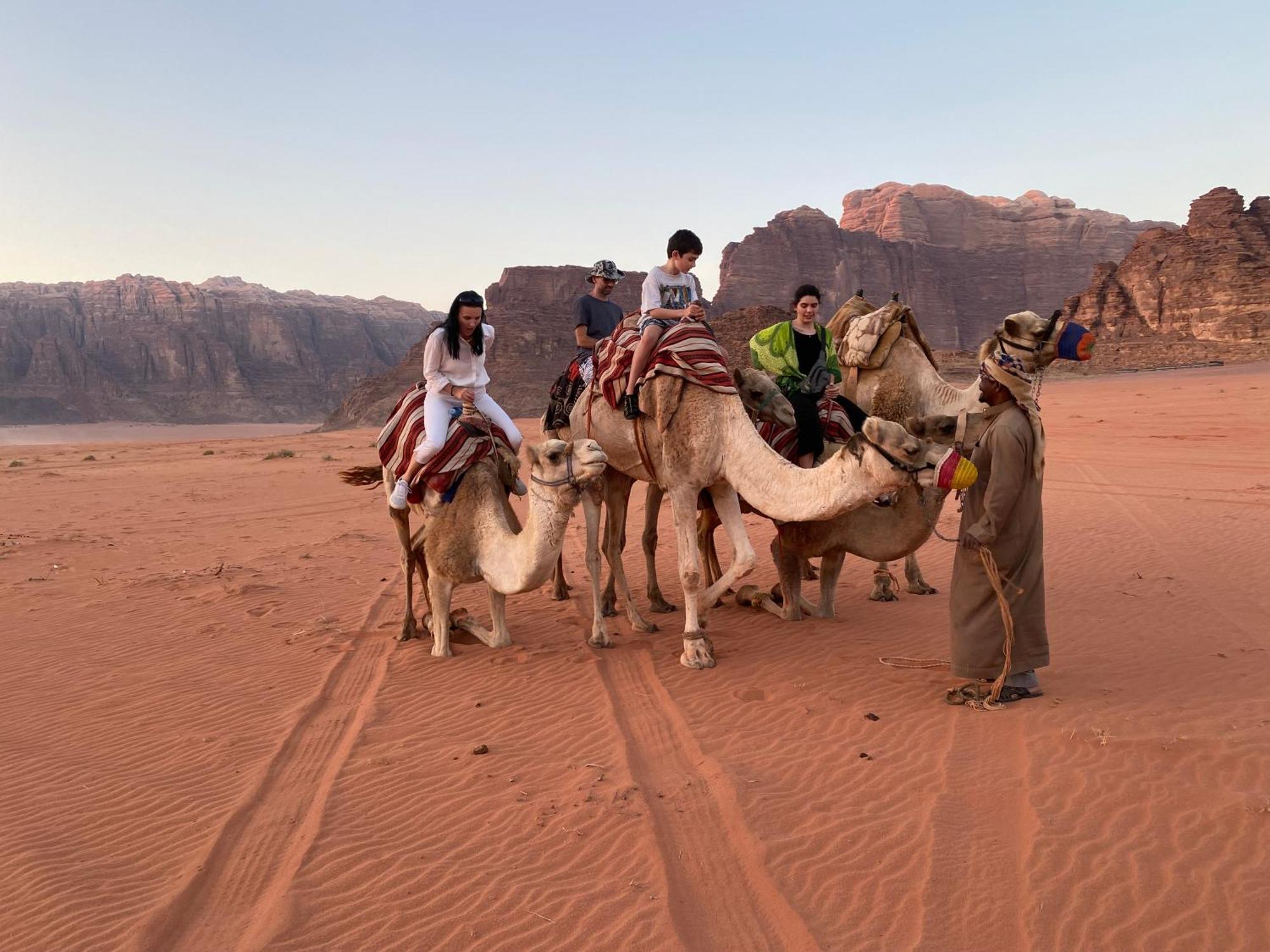 Bedouin Memories Camp Bed & Breakfast Wadi Rum Eksteriør bilde